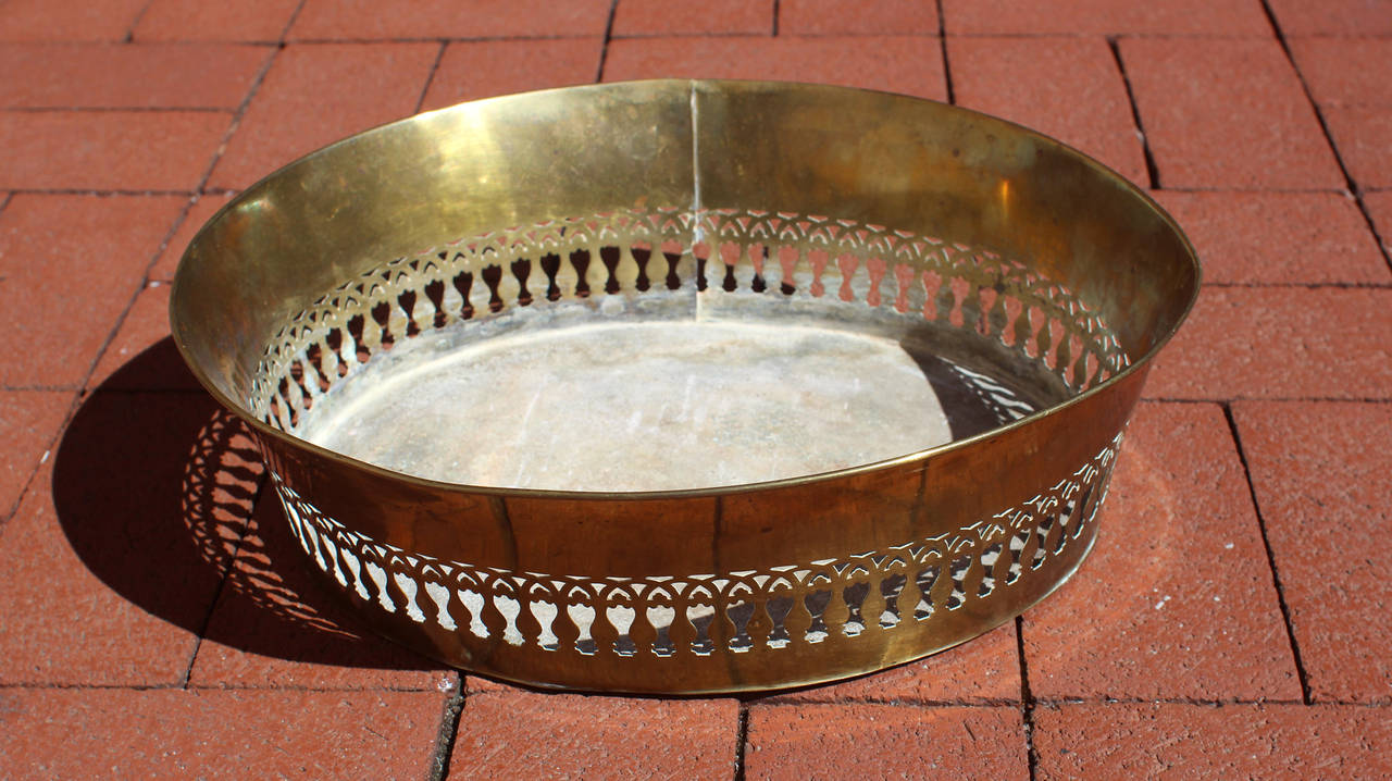 Large 19th Century English Brass Basket In Excellent Condition In Philadelphia, PA