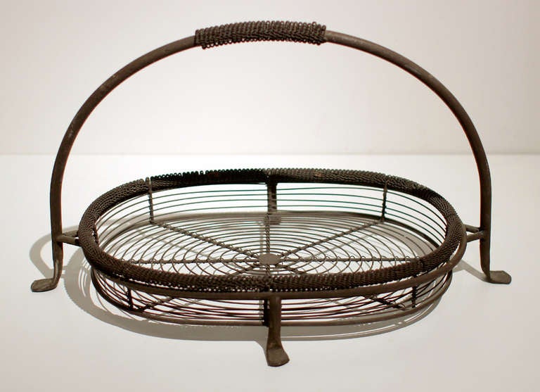 Iron Wire Serving Basket In Excellent Condition In Philadelphia, PA
