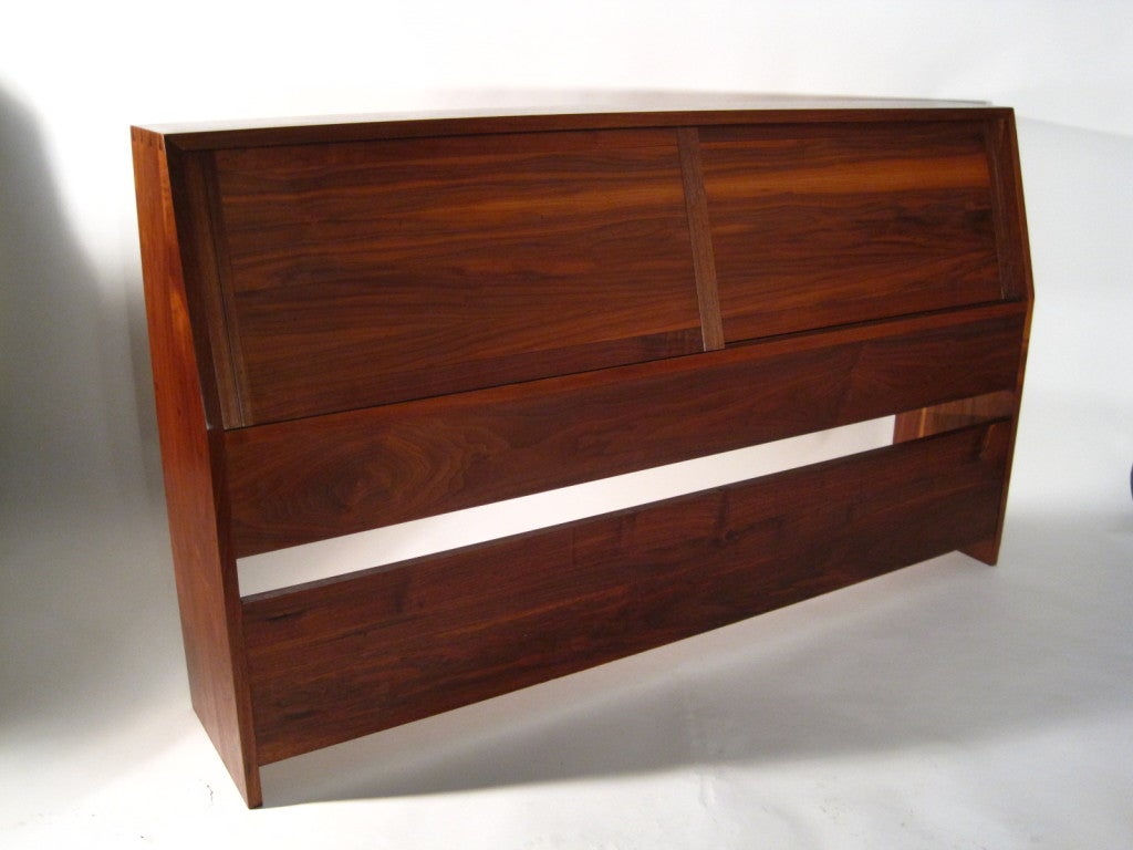 American A Walnut Queen Bed by George Nakashima For Sale