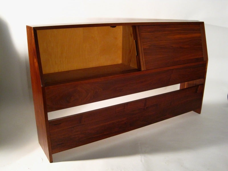 20th Century A Walnut Queen Bed by George Nakashima For Sale