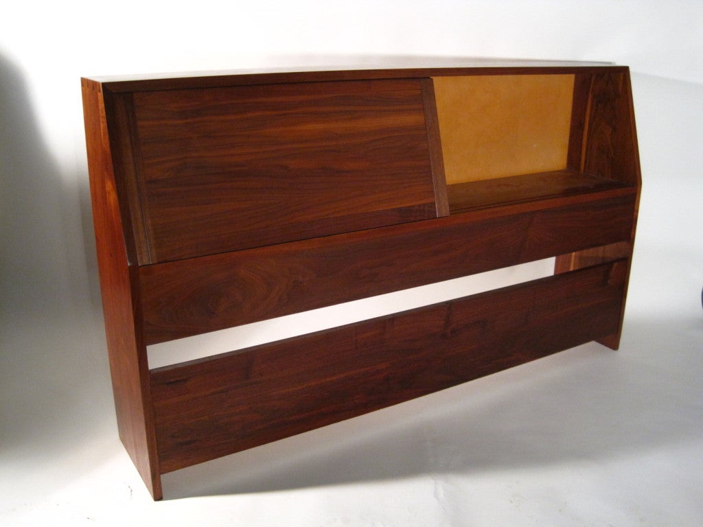 A Walnut Queen Bed by George Nakashima For Sale 1