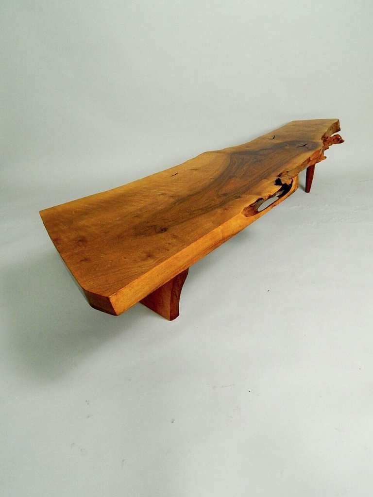 An English walnut coffee table by George Nakashima In Excellent Condition For Sale In Sea Cliff, NY