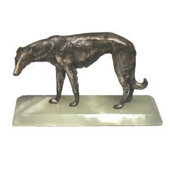 Sculpture en bronze d'un chien de Barbarie russe