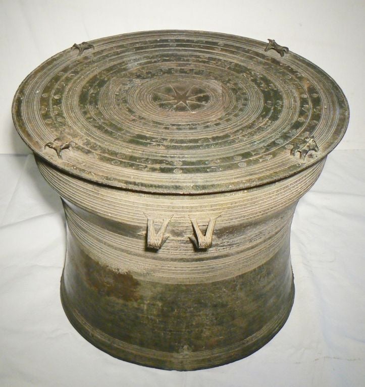 Handsome, finely cast bronze version of rain drum with the traditional intricate detailing and patterns of the Karen tribe in Thailand (part of the Golden Triangle: Thailand, Cambodia, Viet Nam) carved on top and sides. Charming primitive frog (as