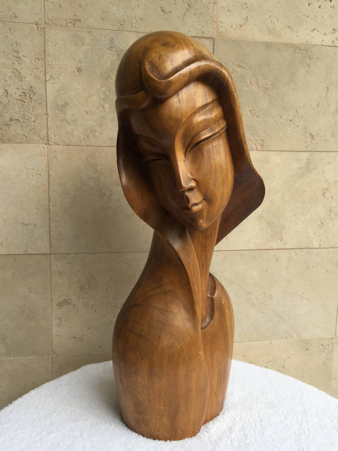 Massive mahogany woman head sculpture made in the 1930s in Wien ( Vienna ), Austria in the style of Werkstätte Hagenauer , in authentic good condition