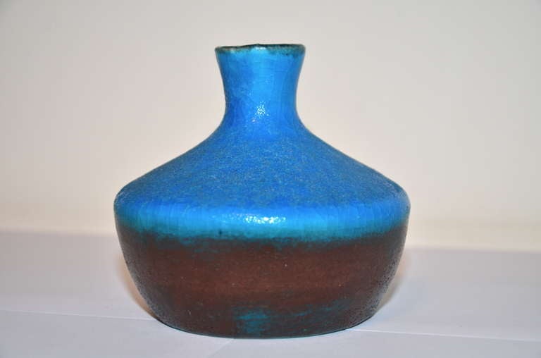 Beautiful Guido Gambone vase made in the 1950s in Italy, signed and labeled 