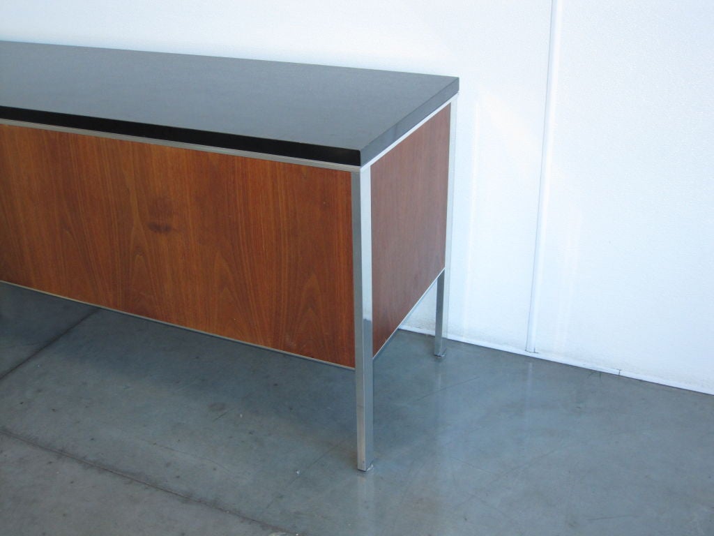 Mid-Century Modern Desk, circa 1950-1960 For Sale 4