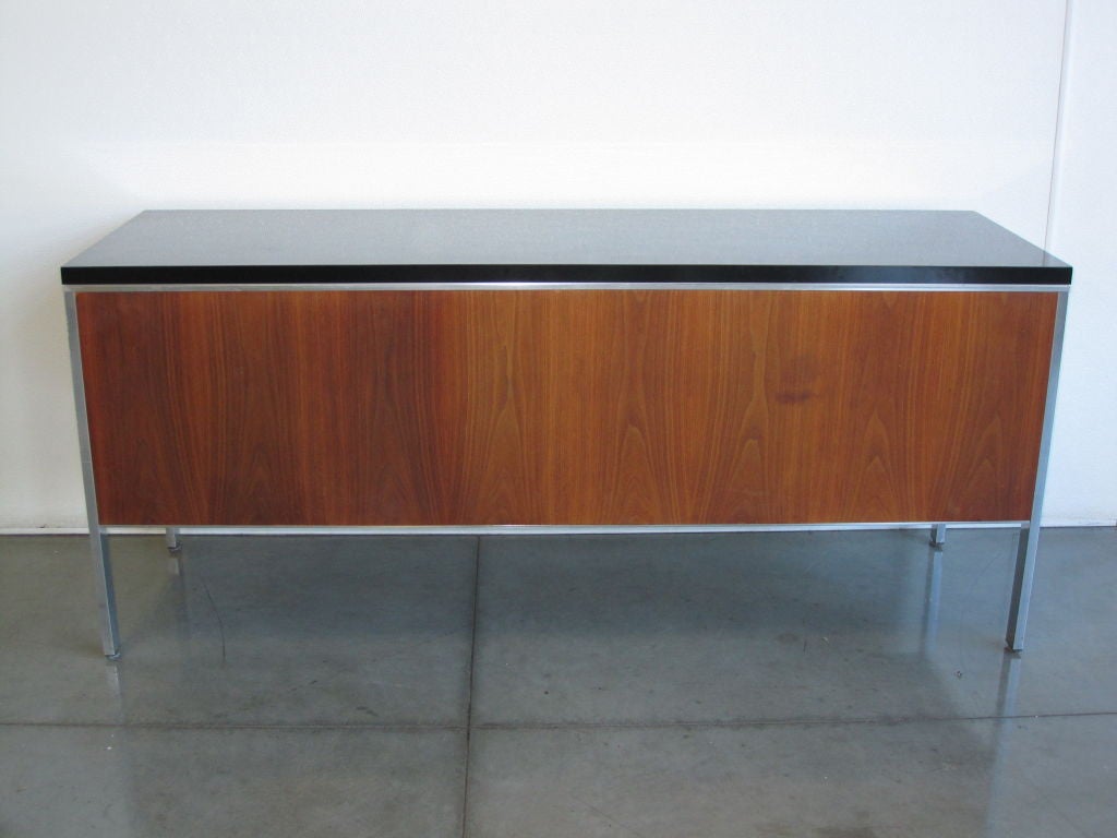Mid-Century Modern Desk, circa 1950-1960 For Sale 1