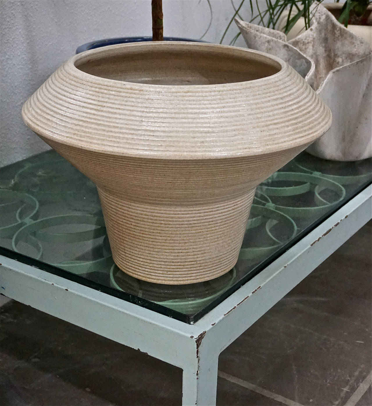 Ribbed Stoneware Garden Pot on Wood Base In Excellent Condition In Cathedral City, CA