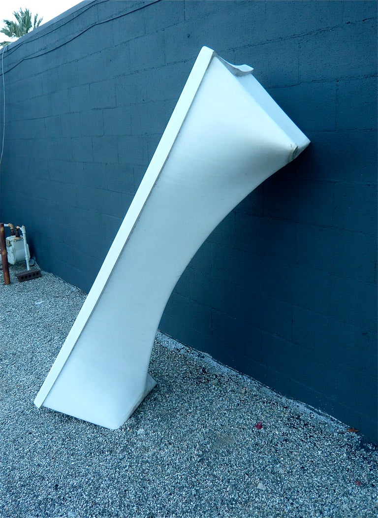 Architectural Fiberglass Bench In Good Condition In Cathedral City, CA