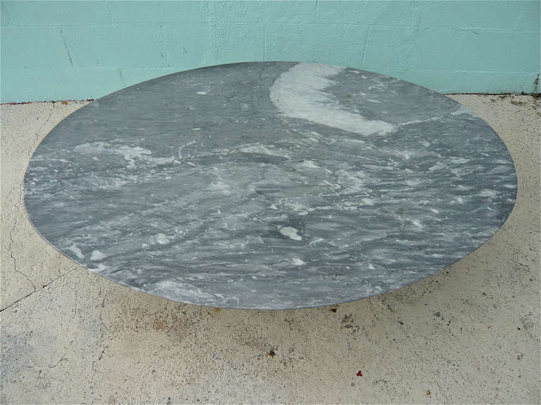 Saarinen Marble Coffee Table In Good Condition In Cathedral City, CA