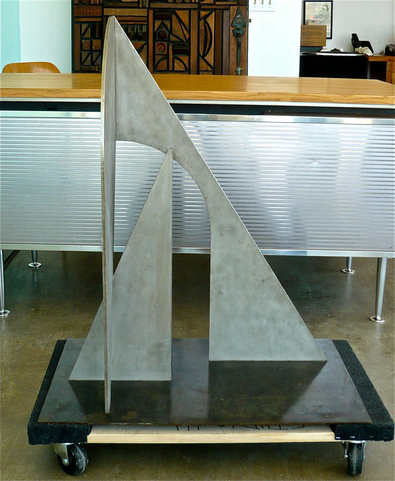 Using angles, geometry and negative space, Georgesco created this Minimalist sculpture in the thriving art community of Venice, CA.
He also was inspired by his father, famed Romanian architect, Haralamb Georgescu who designed the Pasinetti House in