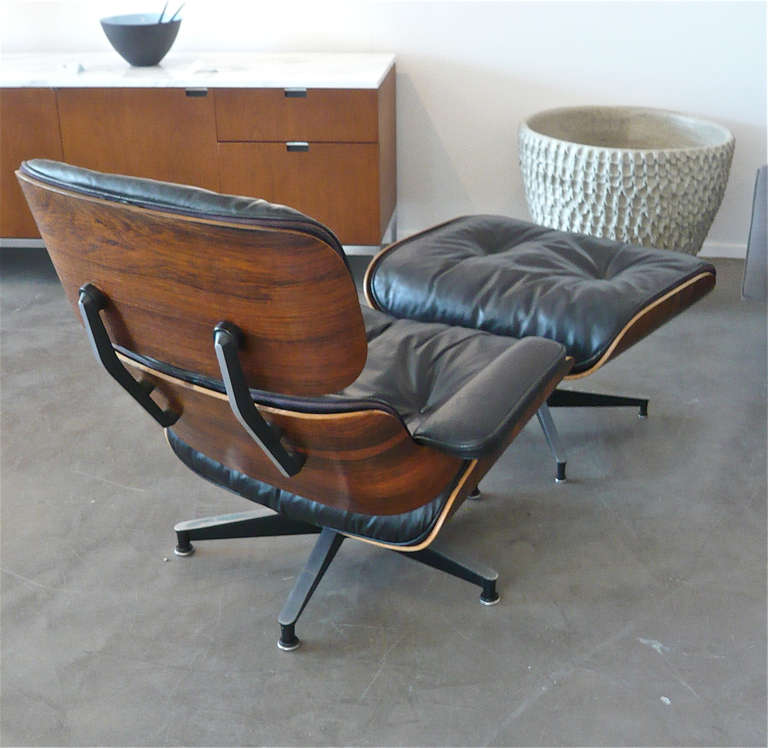 Stellar,all original, early example of the Eames lounge+ottoman,vibrant rosewood veneer,down filled black leather cushions,gently used.Retains Herman Miller paper label.

Chair - 33