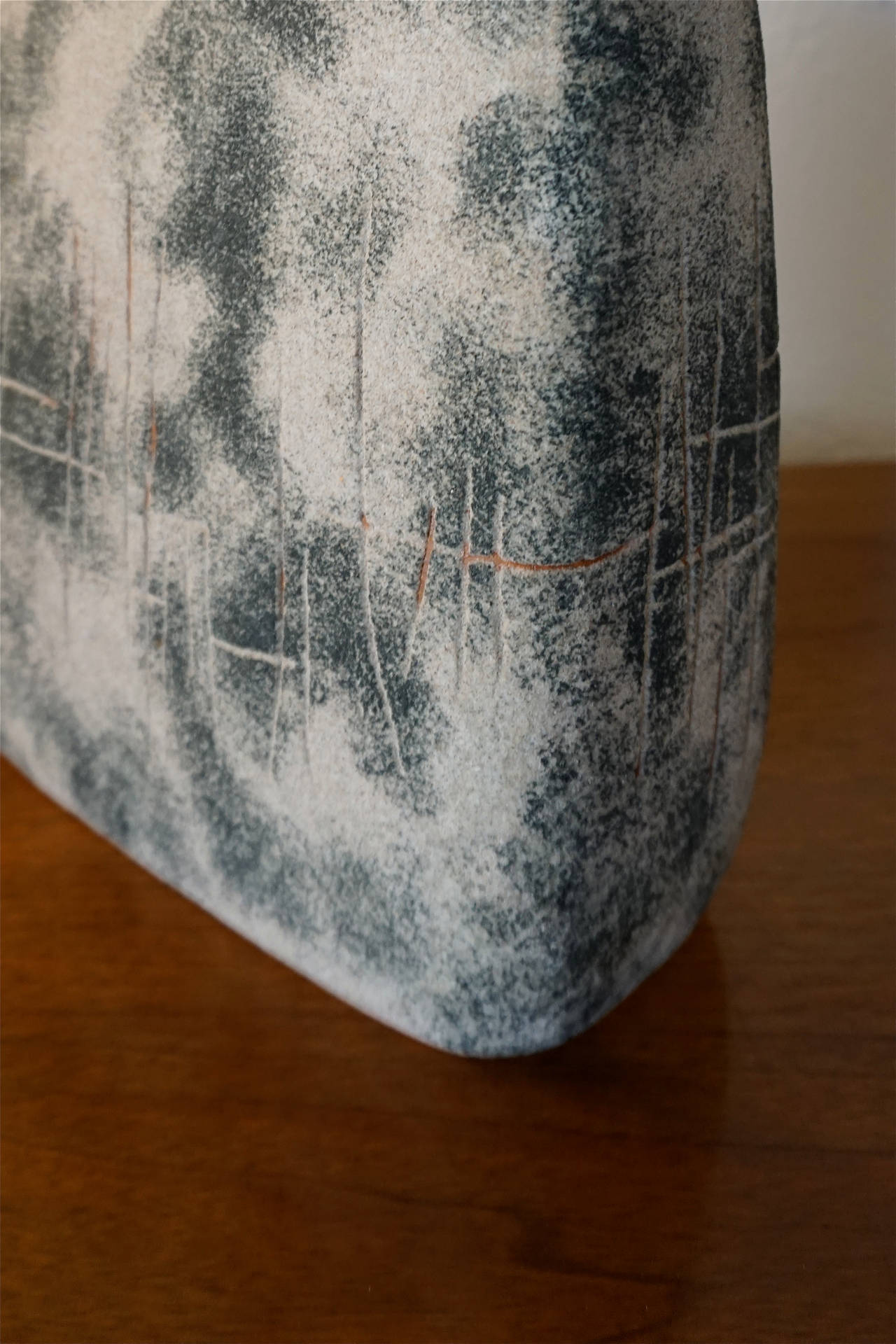 Mottled Ceramic Vessel with Sgraffito In Excellent Condition In Cathedral City, CA