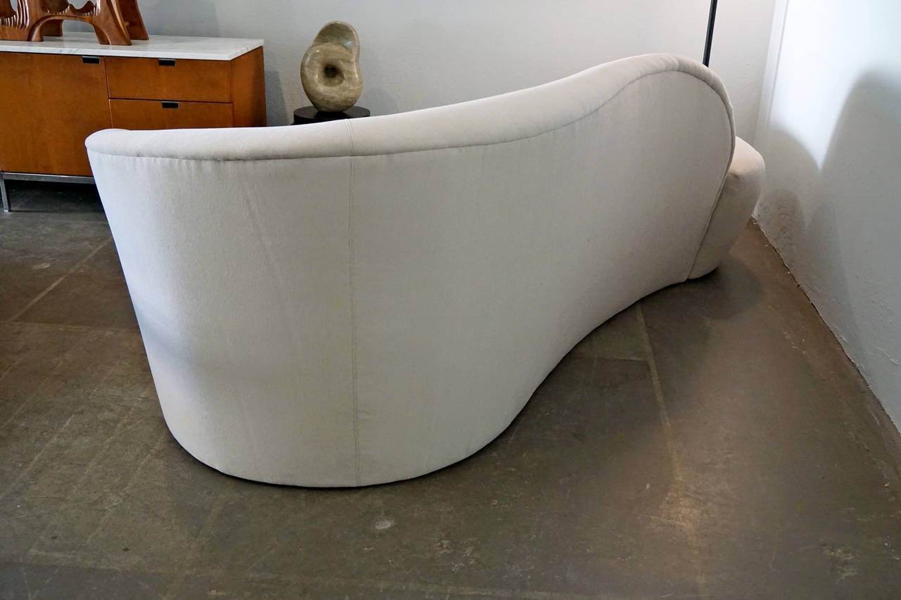 Serpentine Sofa by Vladimir Kagan In Excellent Condition In Cathedral City, CA
