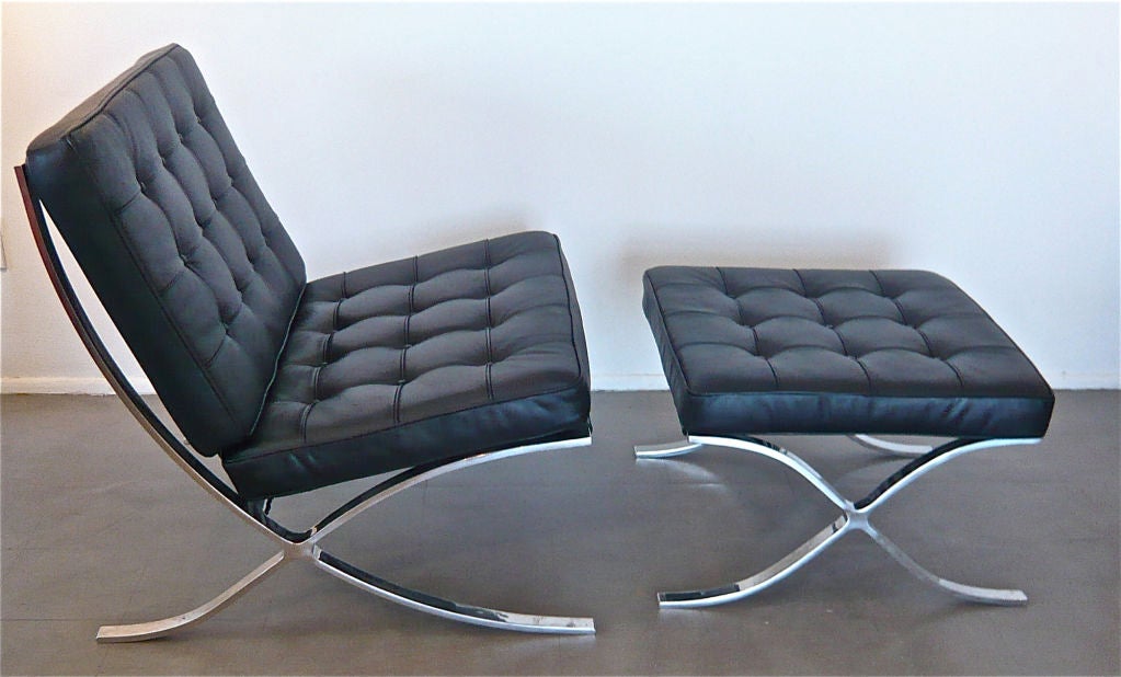 BARCELONA LOUNGE CHAIR AND OTTOMAN MANUFACTURED BY KNOLL.<br />
CHAIR-30