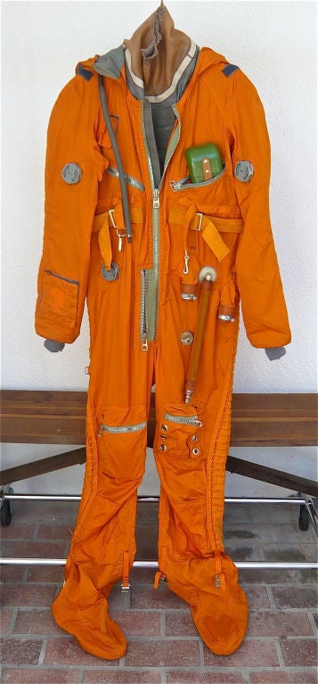 OWN A PIECE OF AERONAUTICAL HISTORY,INCLUDES;
HELMET WITH ATTACHMENTS
QUILTED INNER SUIT
ORANGE OUTER SUIT
LEATHER BOOTS