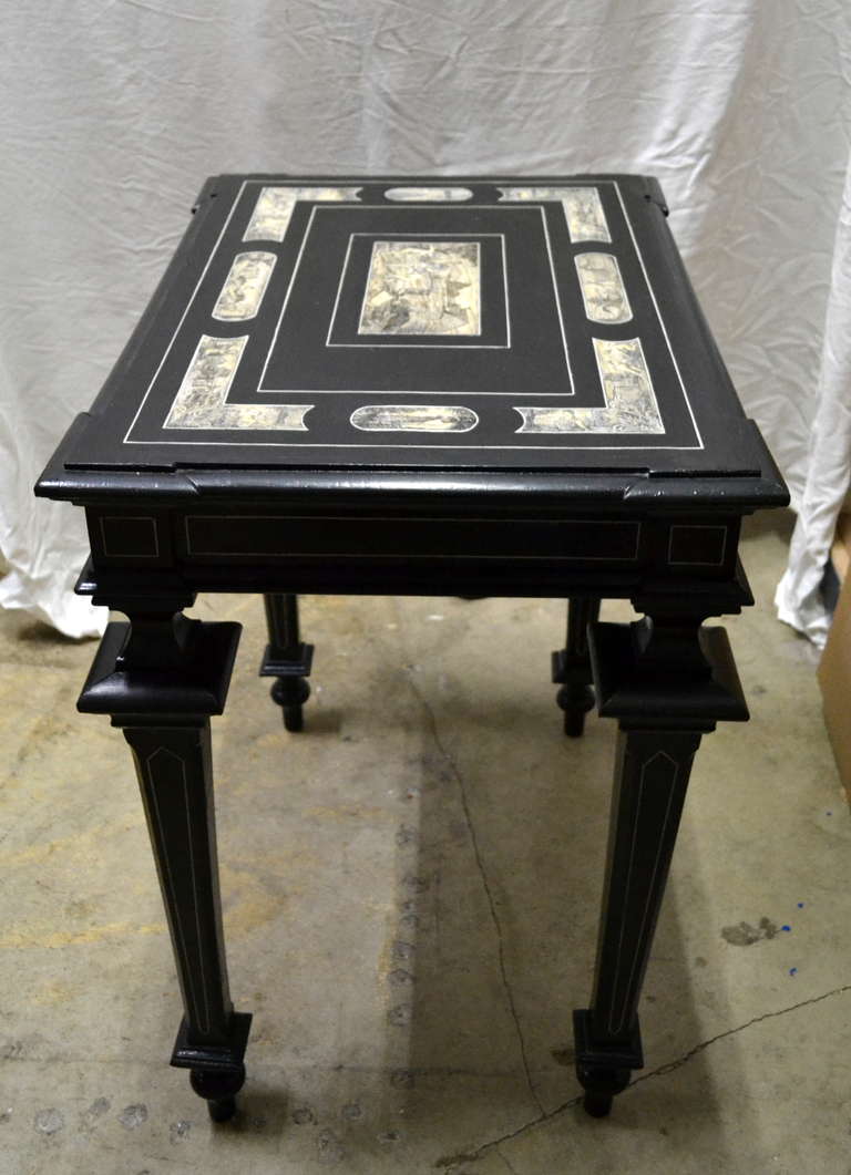 Mesa italiana del siglo XIX con marquetería ebonizada de Ferdinando Pogliani Madera