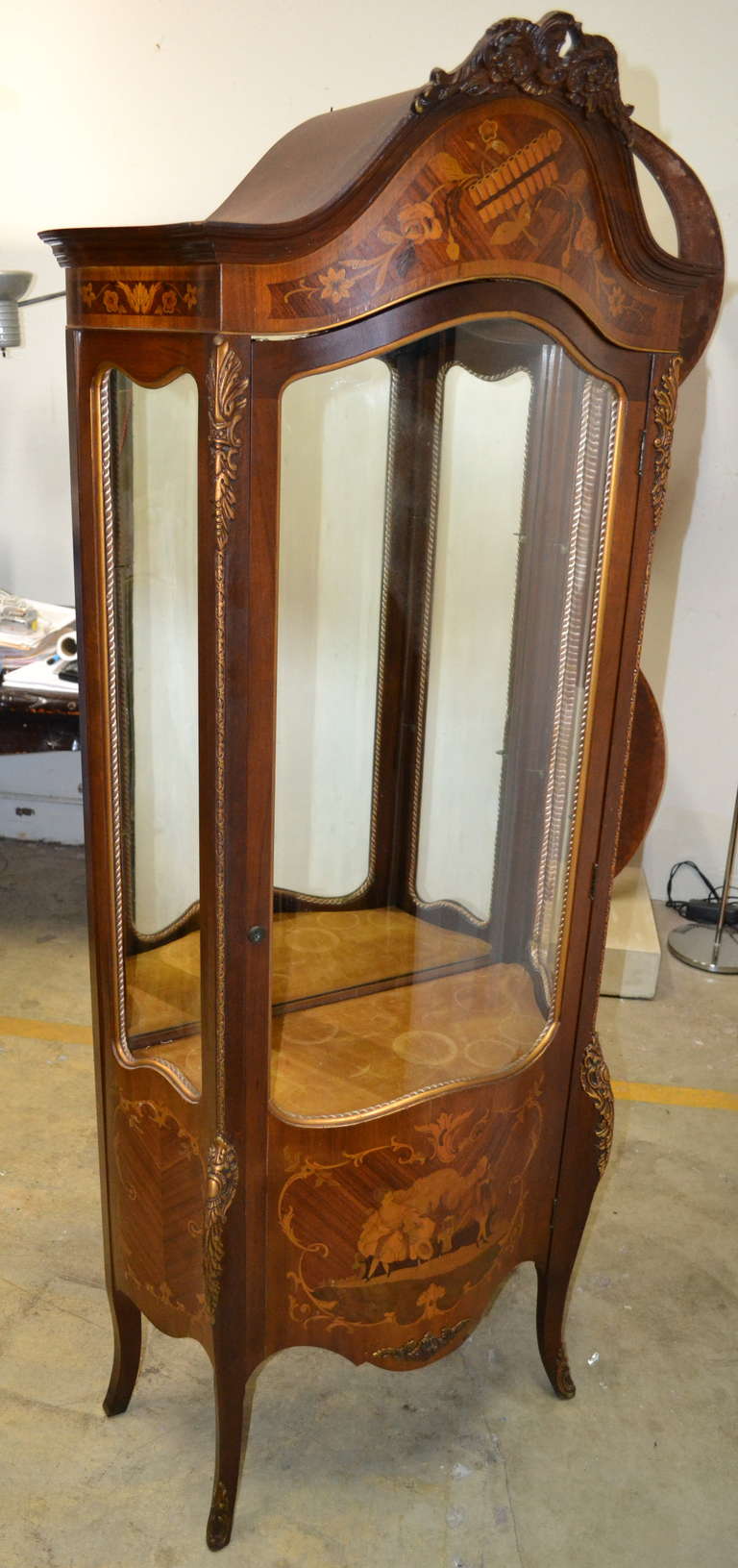 French Vernis Martin Vitrine, Curio In Good Condition In Cathedral City, CA