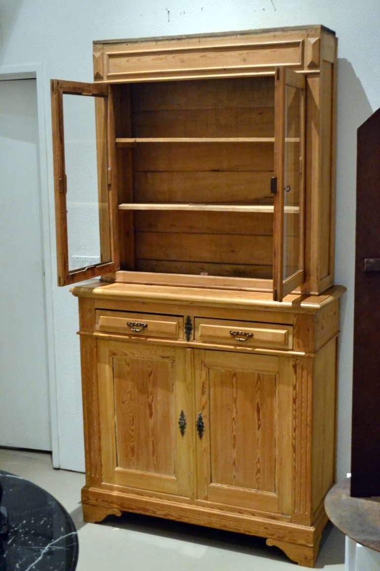 Victorian Style Pine Cabinet In Good Condition In Cathedral City, CA