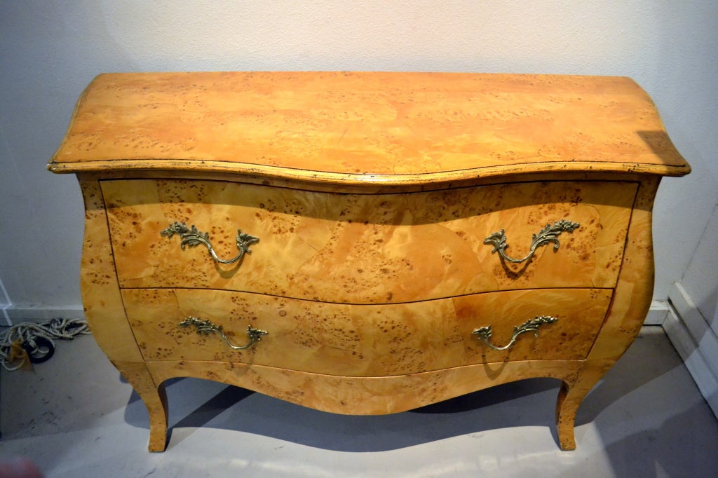 Italian Birdseye Maple  Bombay Chest In Excellent Condition In Cathedral City, CA