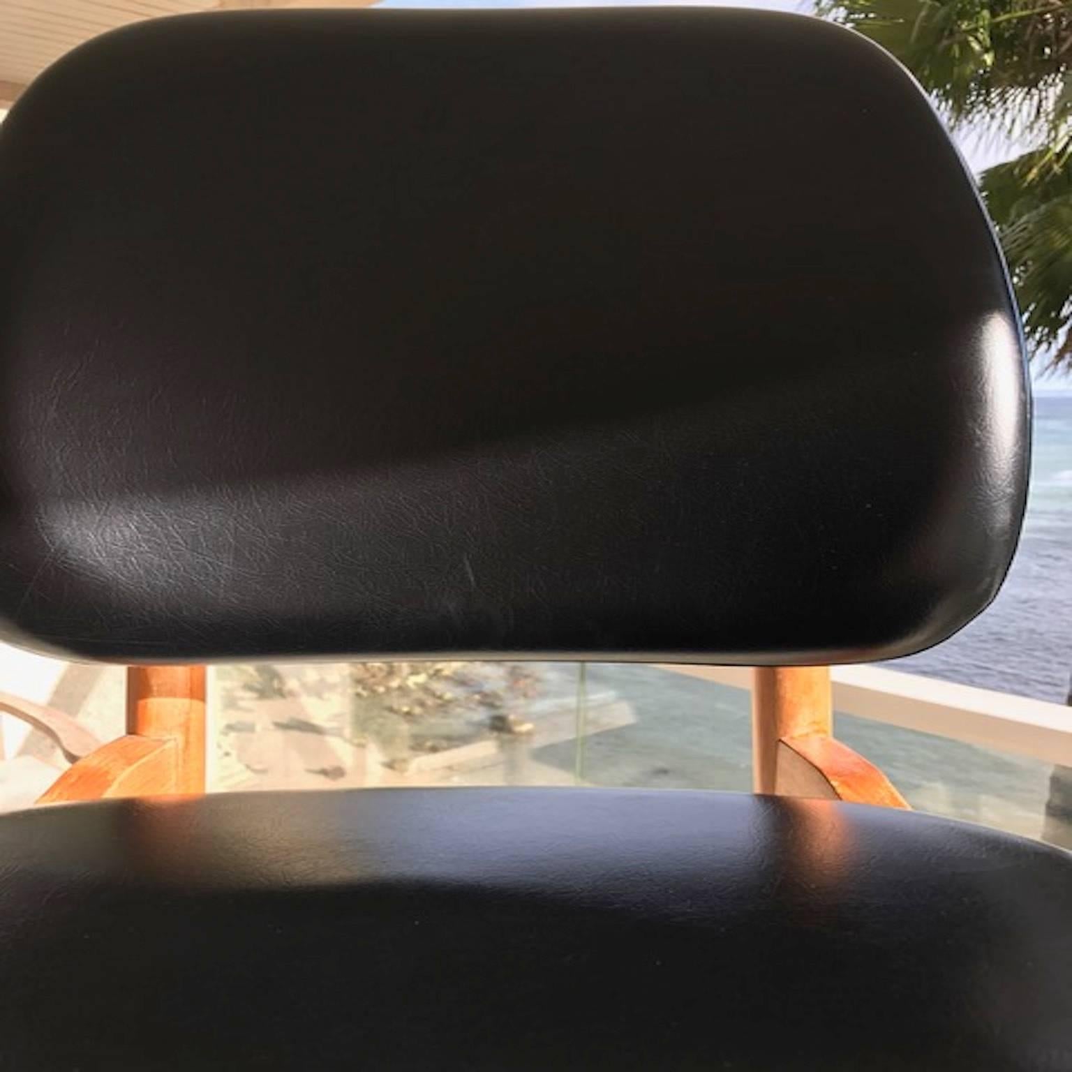 
These elegant chairs made of wood maple and Naugahyde (a brand of synthetic leather) are in very good vintage condition.
Their dimensions are 
33.46 in. H x 16.54 in. W x 19.68 in. D
84 cm H x 41 cm W x 50 cm D


