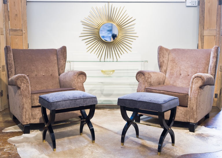 Pair of French Art Deco period curule benches in ebonized and French polished walnut, with brass stretchers and feet, recently reupholstered in a blue velvet blend. Elegant and timeless.