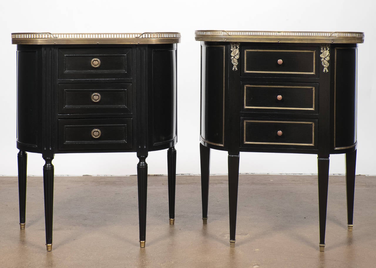 French Antique Louis XVI Faux Pair of Nightstands In Good Condition In Austin, TX