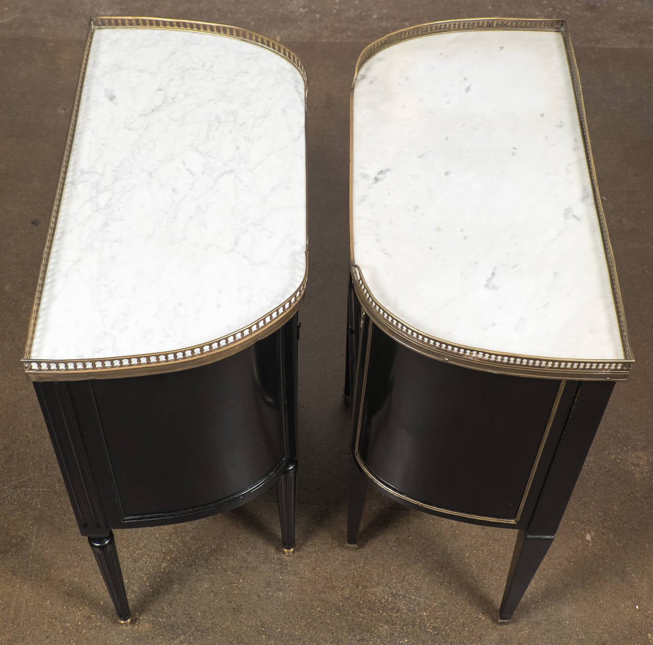 Early 20th Century French Antique Louis XVI Faux Pair of Nightstands