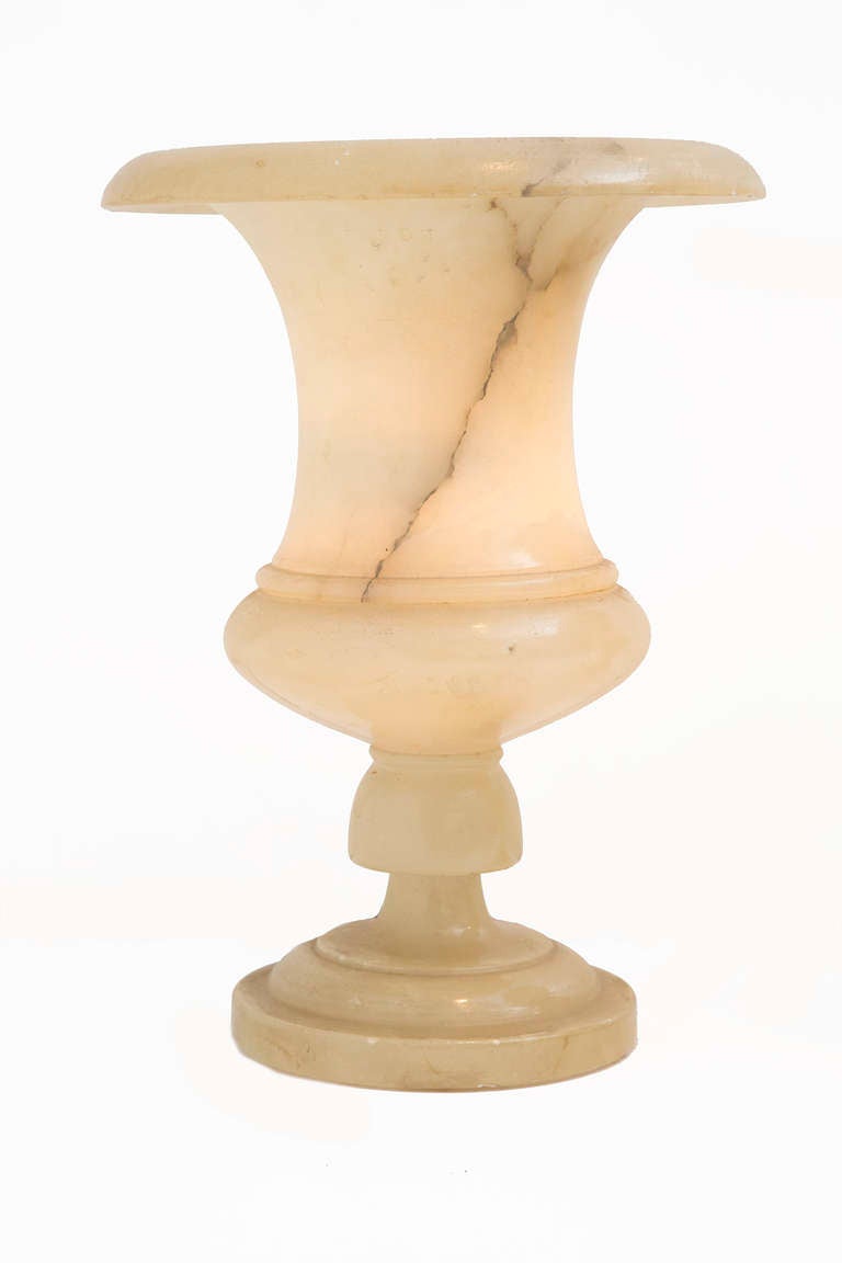 Mid-20th Century Art Deco Pair of Italian Alabaster Medici Urn Table Lamps