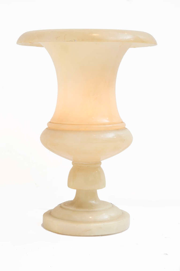 Art Deco Pair of Italian Alabaster Medici Urn Table Lamps 1