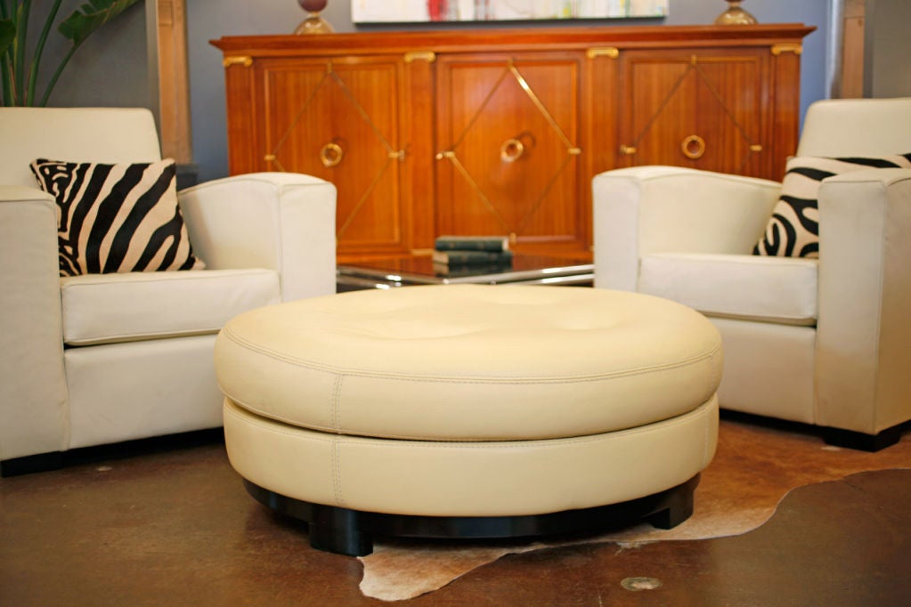 French vintage round leather ottoman by designer Roche Bobois. Ebonized base and legs, original leather.
