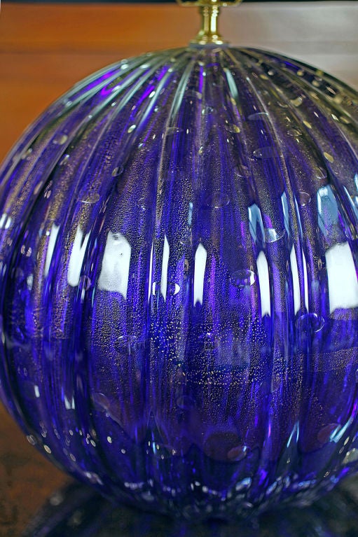 italien Paire de lampes vintage en verre de Murano bleu cobalt en vente
