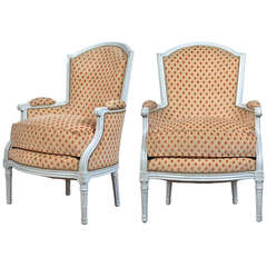 Paire de bergeres anciennes de style Louis XVI