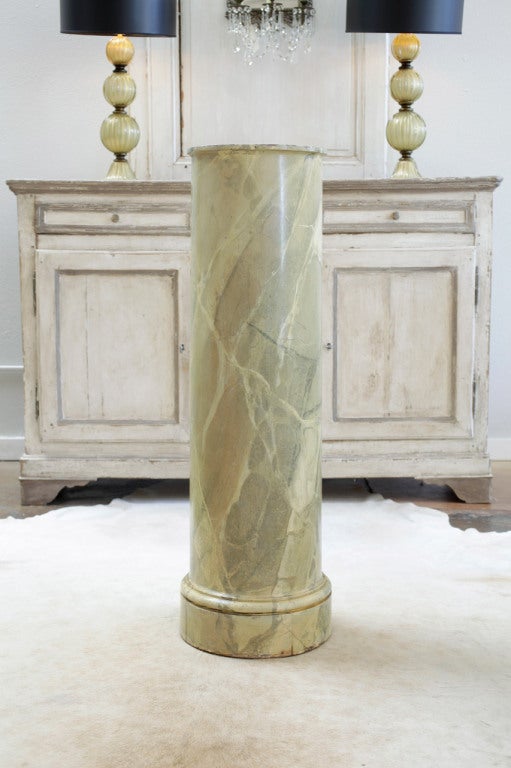 Important French Marbelized Column In Good Condition In Austin, TX