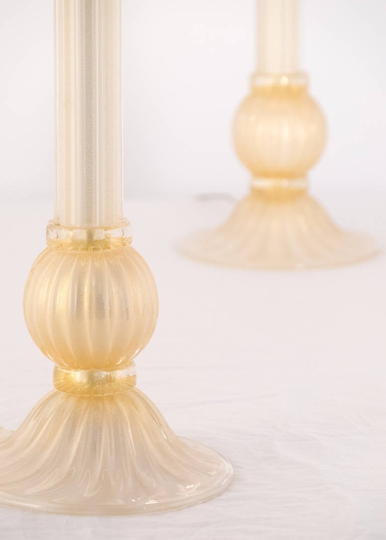 italien Paire de lampes en verre de Murano « Incamiciato » en vente