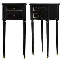 Paire de tables d'appoint Louis XVI en ébène