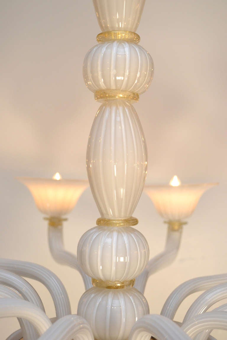 Murano Glass White and Gold Chandelier by Barbini In Excellent Condition In Austin, TX