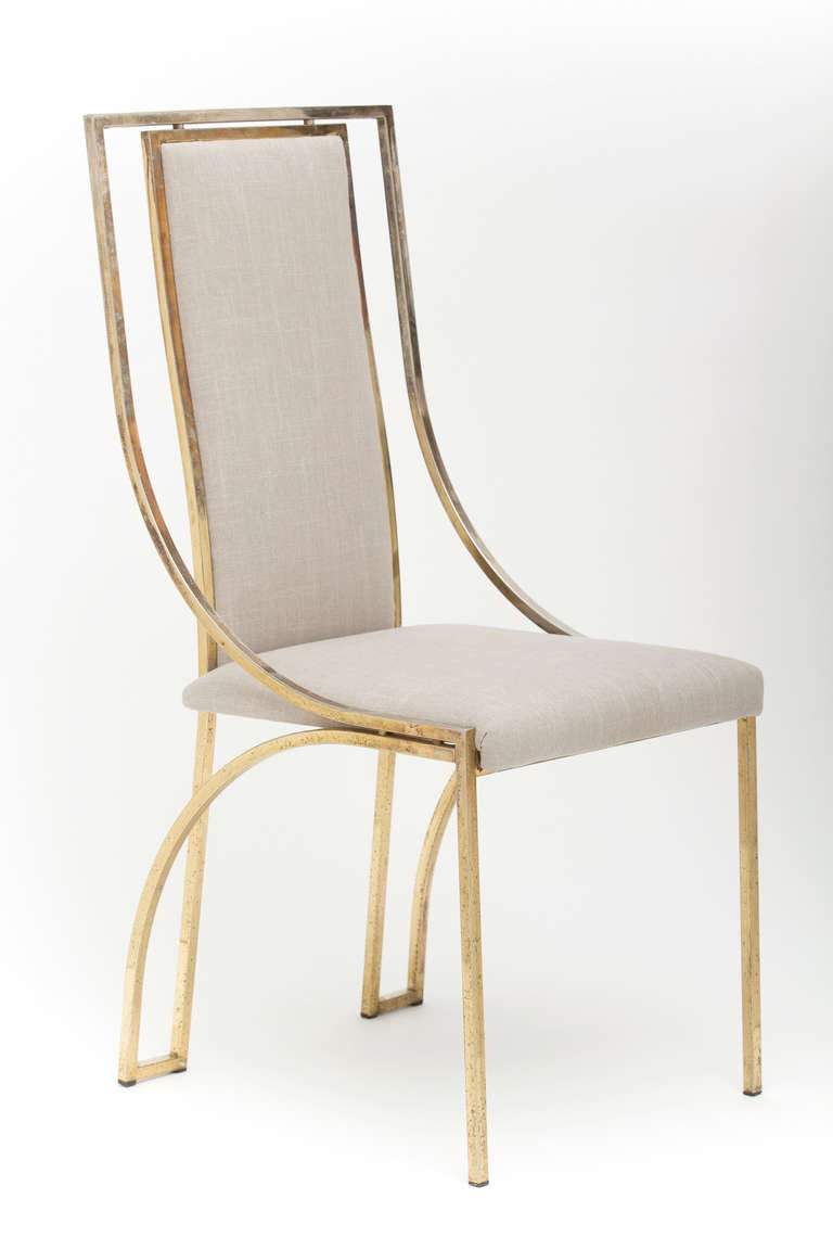 Italienischer Vintage-Satz von sechs Esszimmerstühlen aus Messing:: professionell neu gepolstert:: von Romeo Rega. Wir lieben die klaren:: offenen Linien der Rahmen. Sehr bequemes:: stabiles und effizientes Design.
