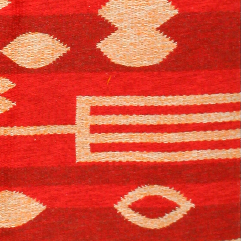 Vintage Double-Sided Swedish Kilim. Size: 5 ft 9 in x 9 ft 6 in (1.75 m x 2.9 m) In Excellent Condition In New York, NY