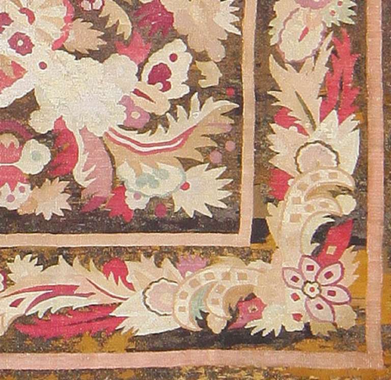 Antique Large-Scale Design French Aubusson Carpet In Excellent Condition In New York, NY