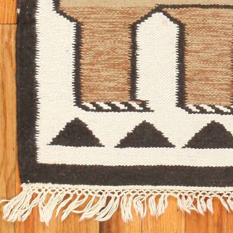 Vintage Scandinavian Swedish Kilim. Size: 3 ft x 3 ft 2 in (0.91 m x 0.97 m) In Excellent Condition In New York, NY