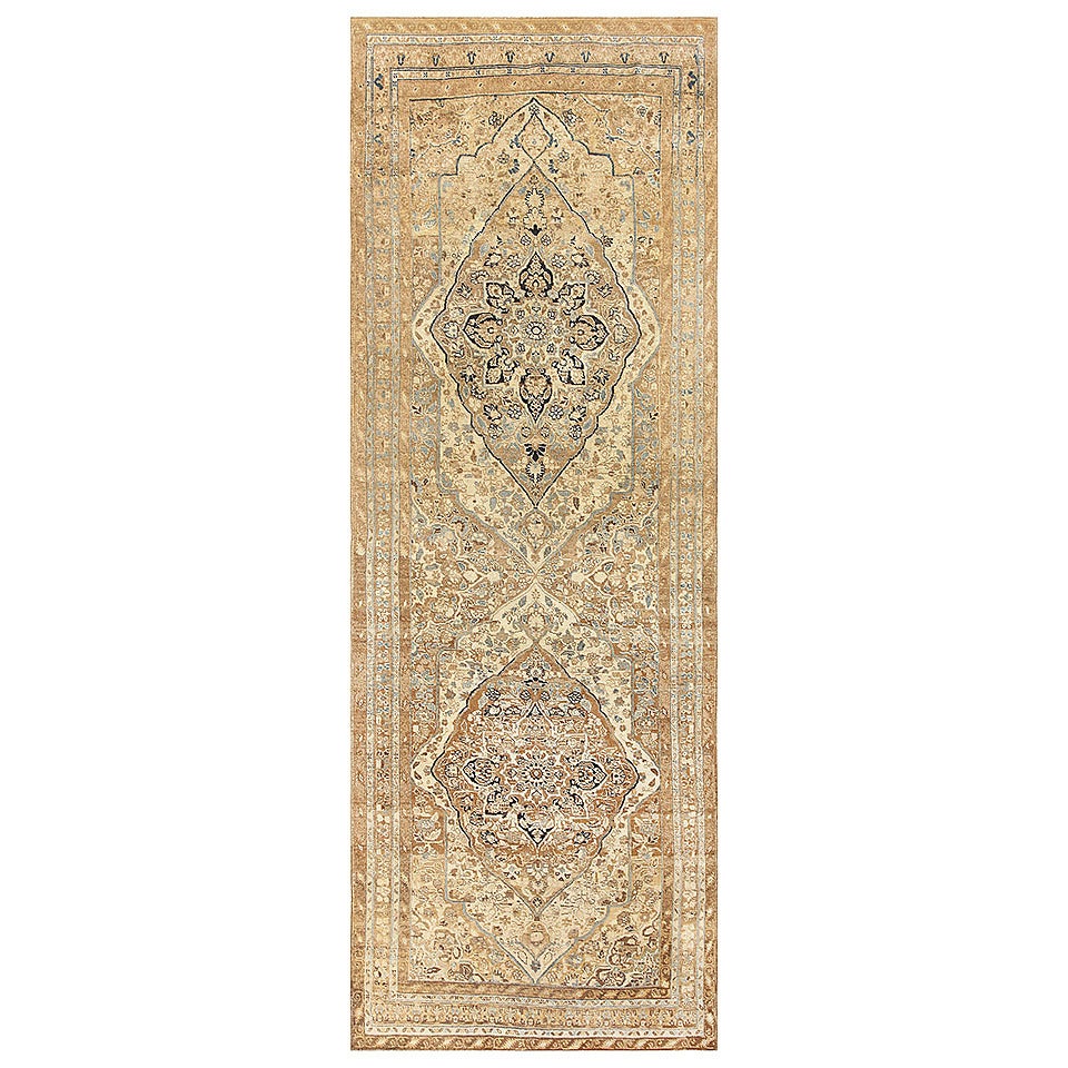 Antiker persischer Täbriz-Teppich. Größe: 5 ft 8 in x 15 ft 3 in 