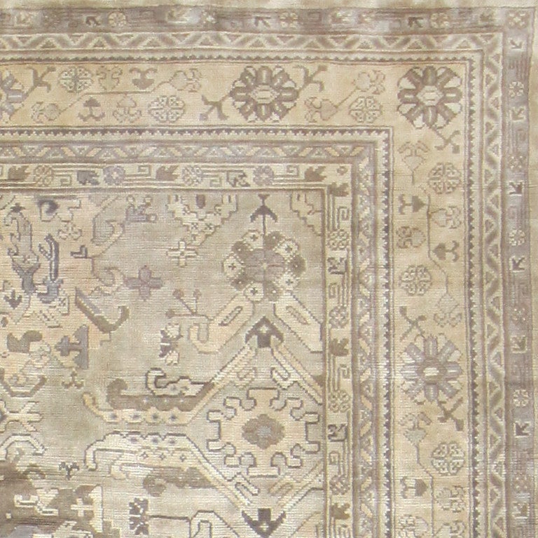 Elegant Antique Turkish Oushak Rug In Excellent Condition In New York, NY