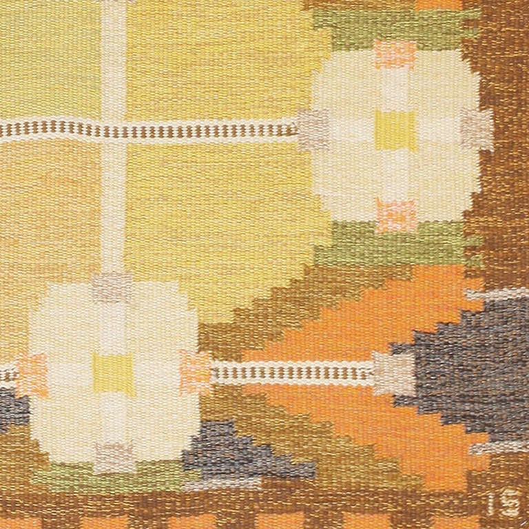 The eclectic international style of Ingegerd Silow is showcased beautifully in this handsome vintage mid-century kilim from Scandinavia. This lively flat-weave rug features a lovely assortment of geometric pastel flowers with sharp right-angle stems