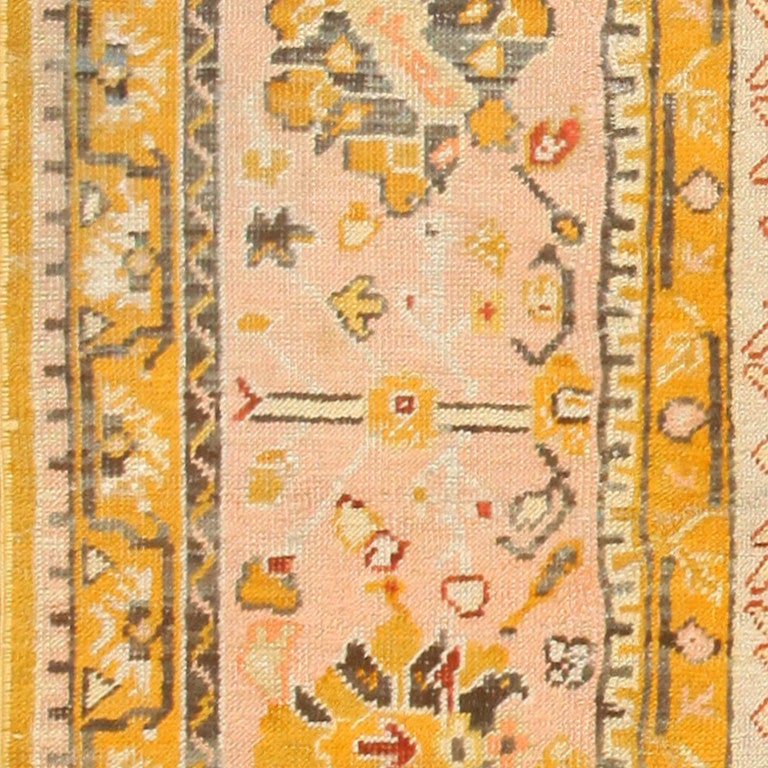 Antique Turkish Oushak Vase Design Carpet. Size: 8 ft 8 in x 13 ft 2 in In Excellent Condition In New York, NY