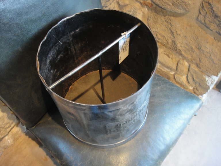 Grain Bucket In Good Condition In Napa, CA