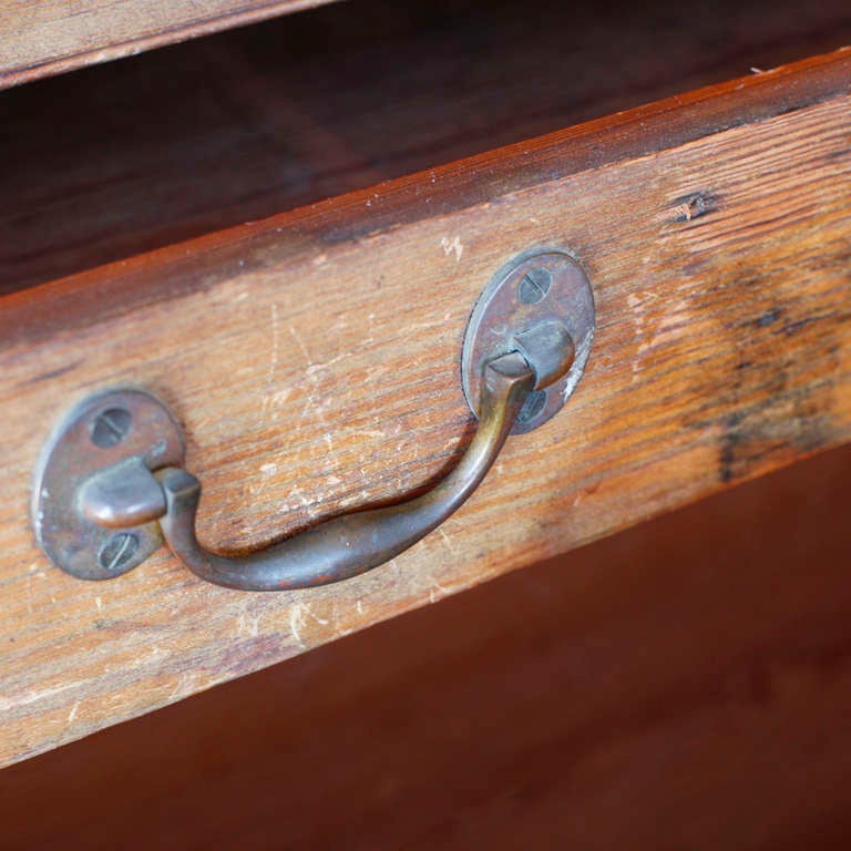 Pin Armoire en pin piqué, Angleterre, vers le milieu du 19ème siècle en vente