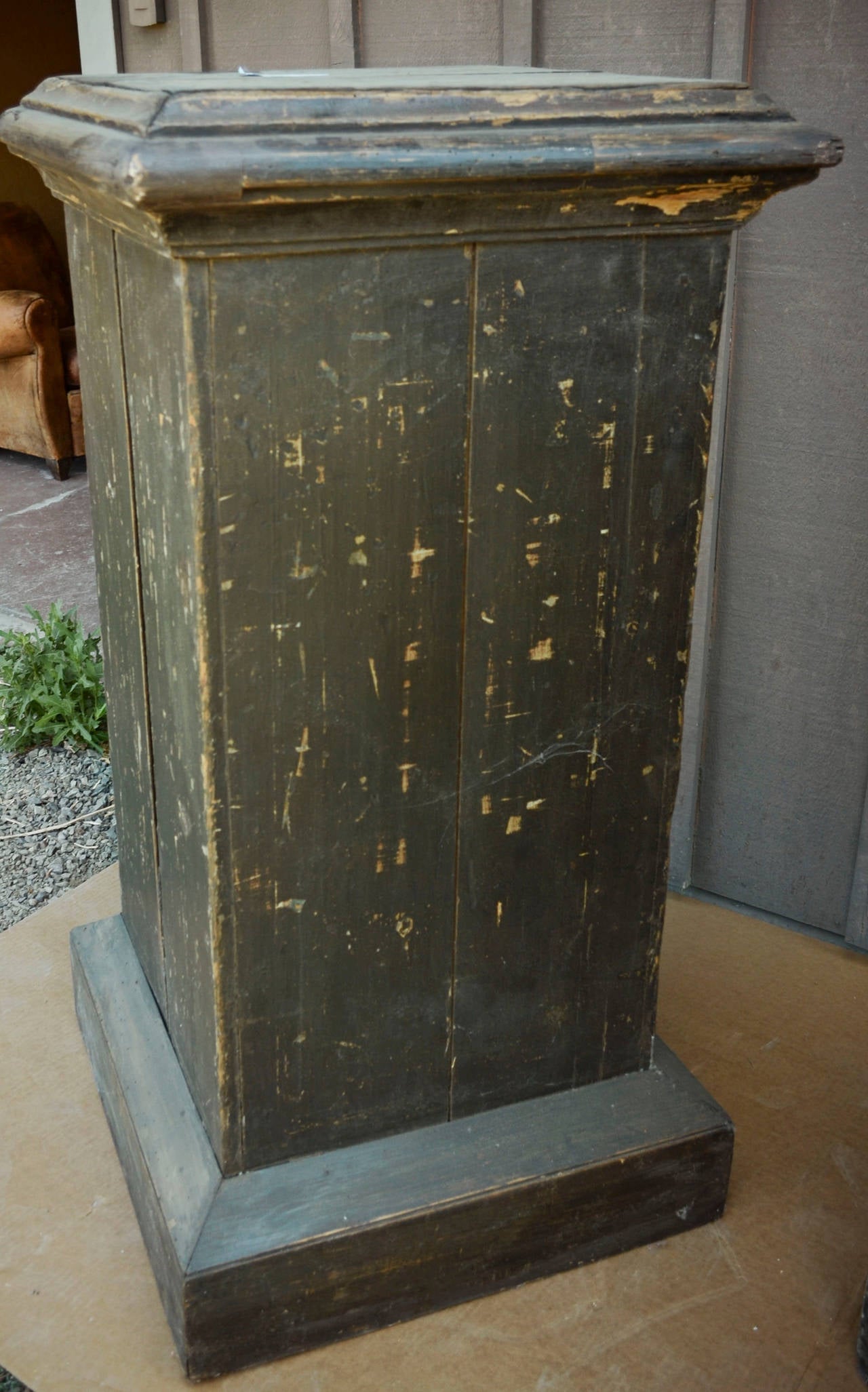 Great Britain (UK) Wooden Pedestal