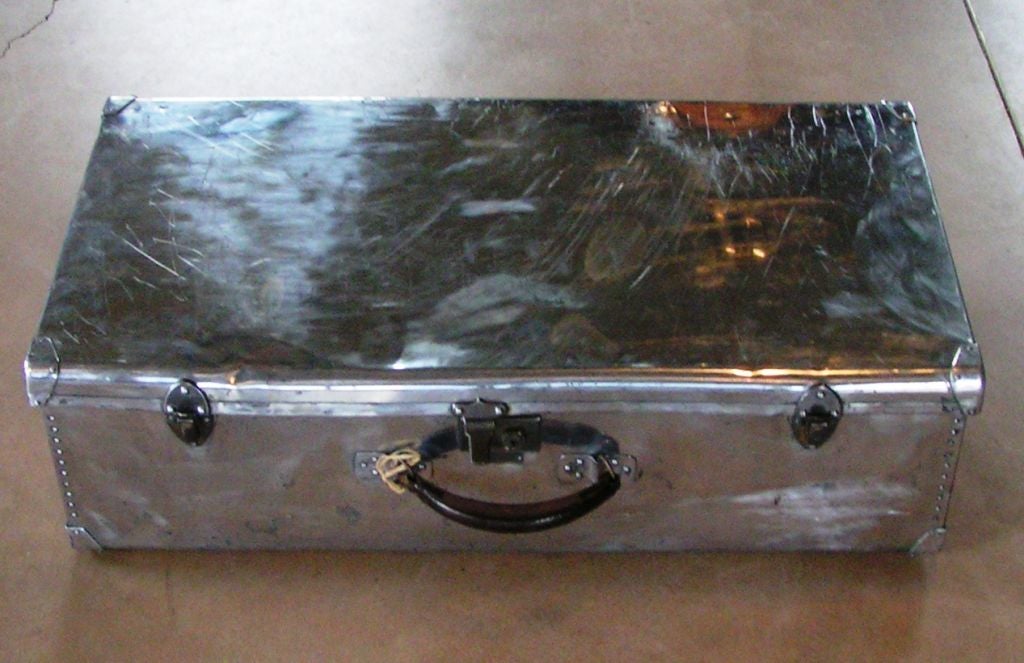 Gorgeous small aluminum trunk. The hinges work, the lid fully closes and clips shut, although we do not have the key to lock/unlock it.  This would be a fabulous and durable coffee table, pedestal, objet or perhaps an instrument carrying case.  Very